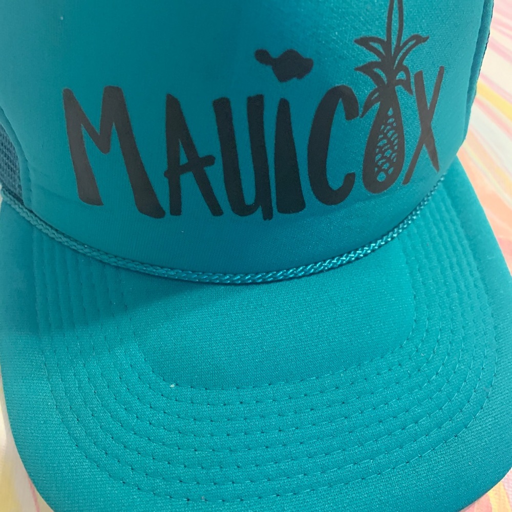 2 Hawai’i trucker hat bundle